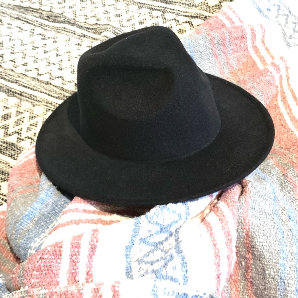 Universal Thread Black Hat - Picture 4 of 7